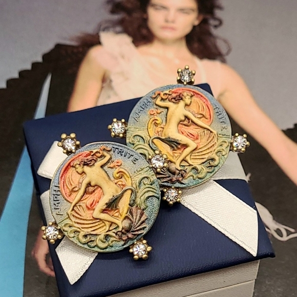 Elegant Art Nouveau Alluring Lady Crystal Crystal Embellished Gold Earrings - Picture 9 of 13